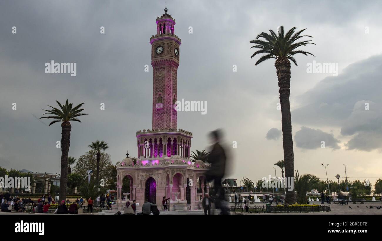 Izmir, Turchia - 11 ottobre 2019: Torre dell'orologio di Izmir. La famosa torre dell'orologio simbolo della città di smirne. Foto Stock