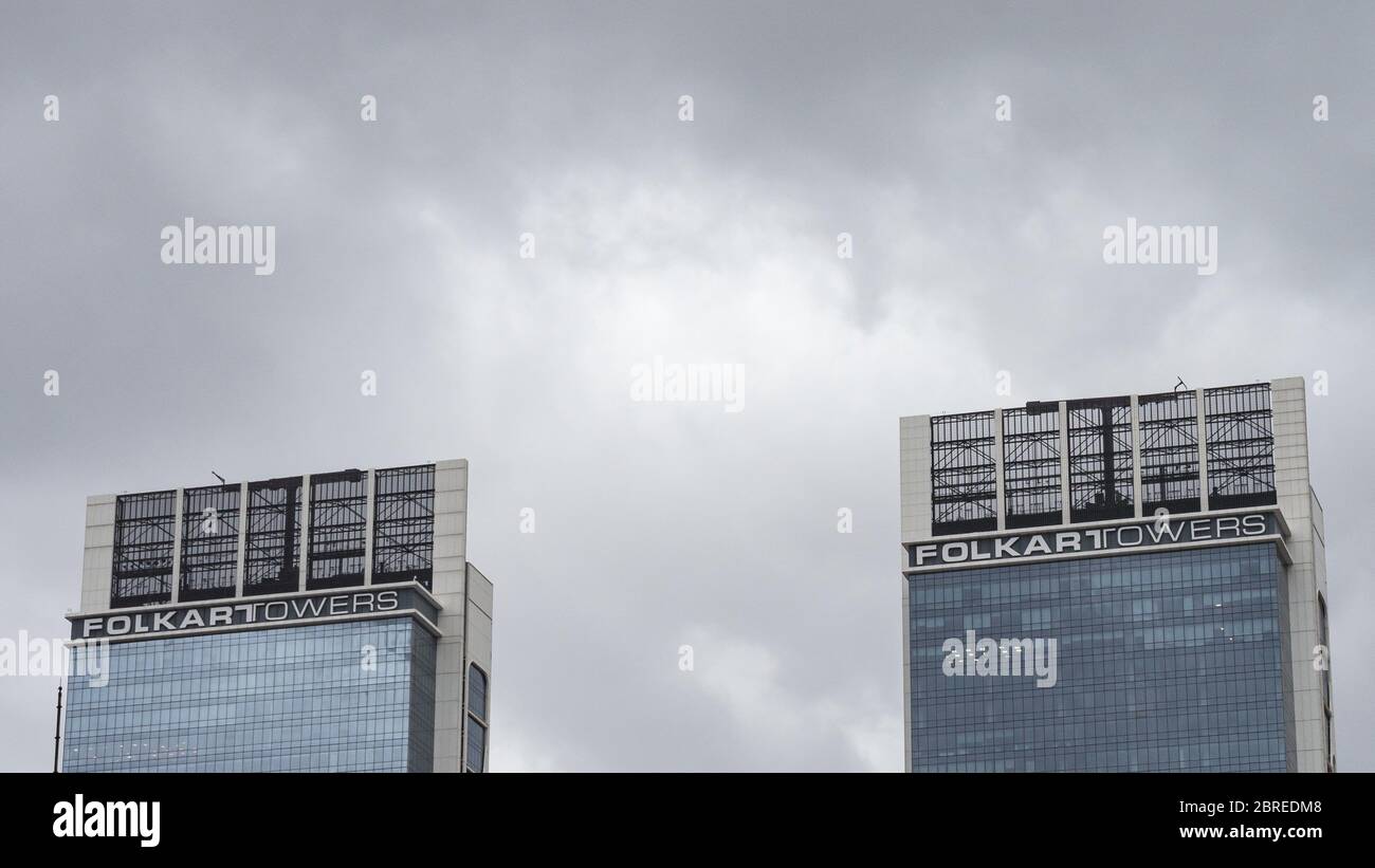 izmir, Turchia. 12.23.2017: Folkart Towers con sfondo nuvole. Foto Stock