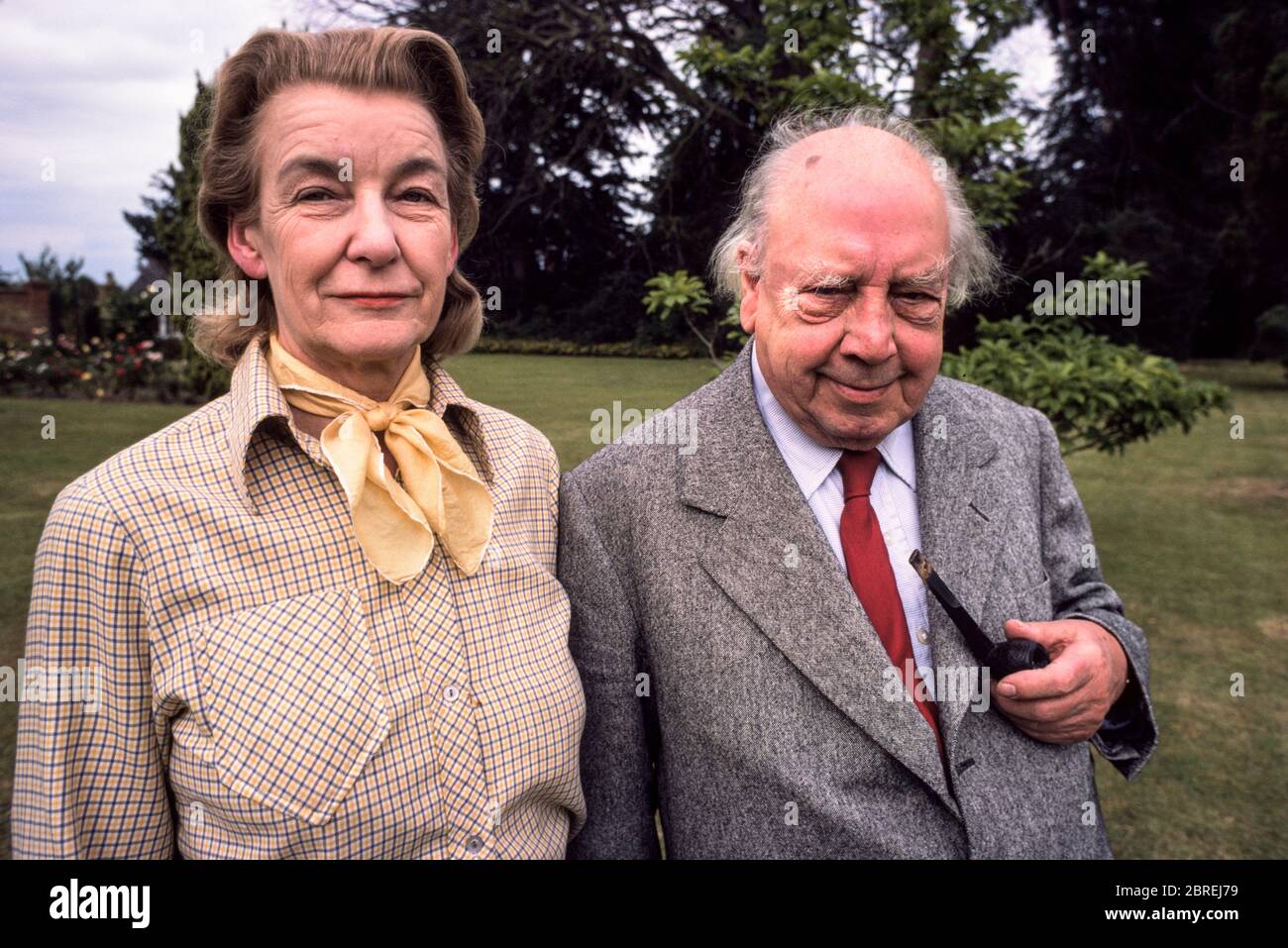 J B Priestley autore playwright e Jacquetta Hawkes archeologo 1978 Foto Stock