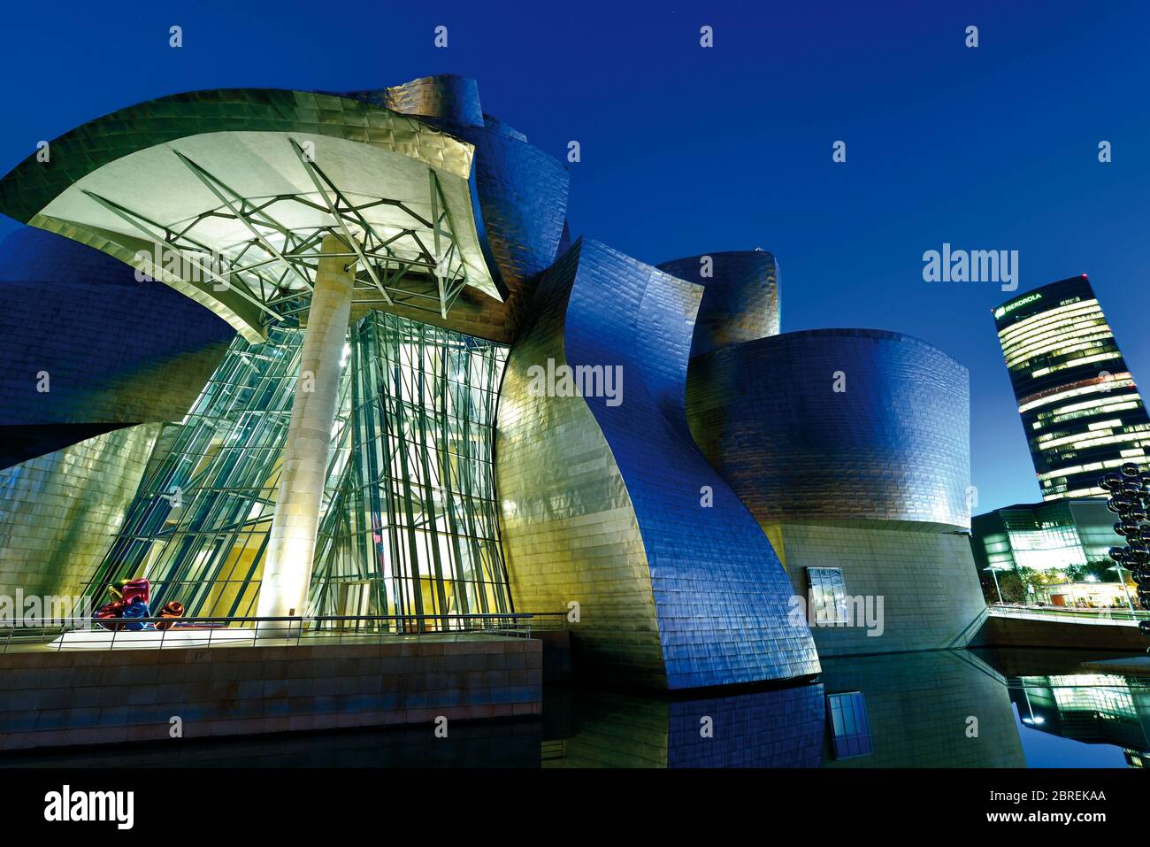 Museo Guggenheim di Bilbao di notte Foto Stock