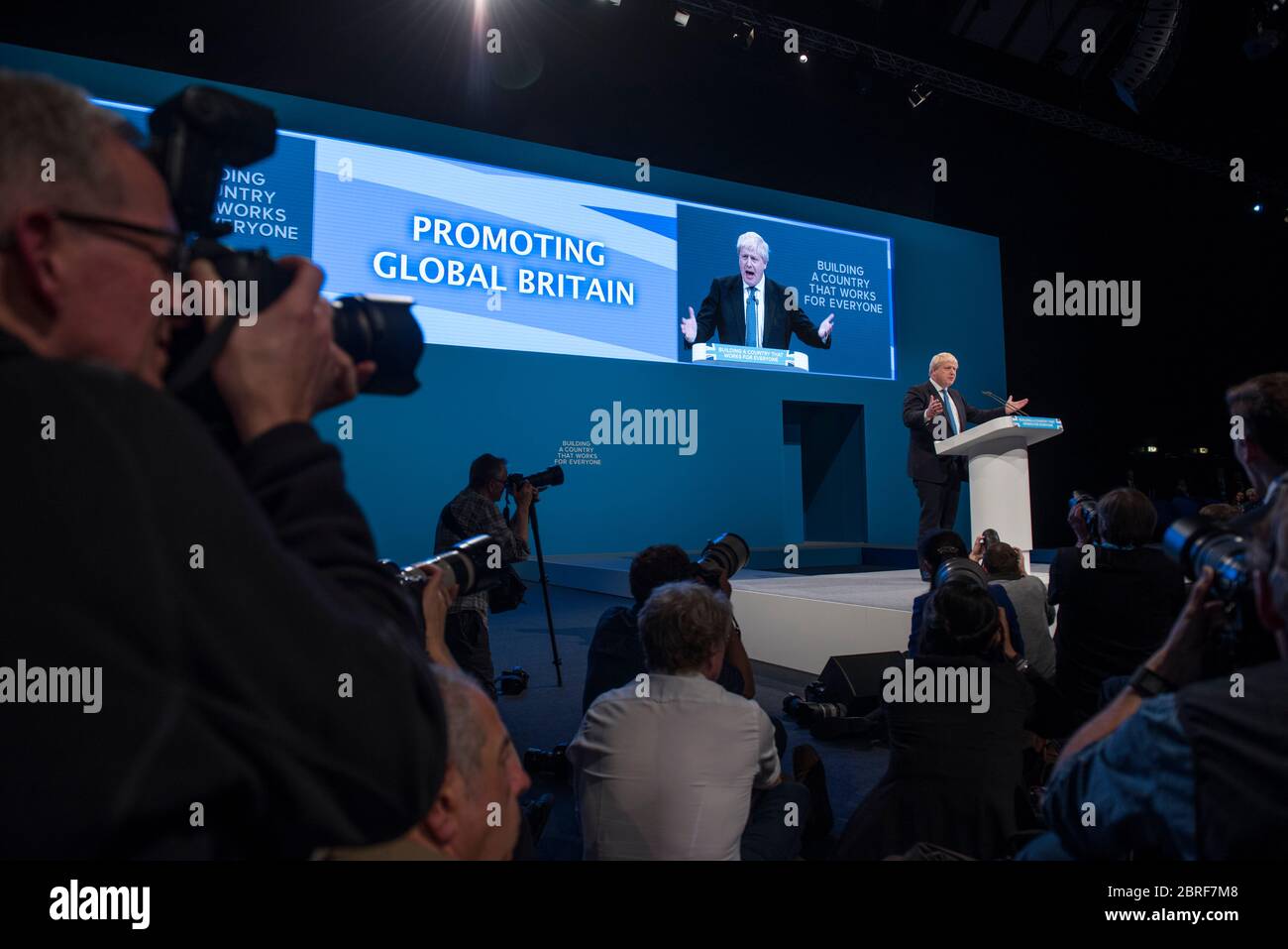 Boris Johnson parla durante la Conferenza del Partito conservatore quando lui Era Segretario agli Esteri nel 2017 Foto Stock