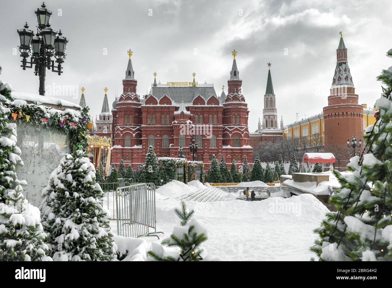 Museo storico di Stato e Cremlino di Mosca sulla Piazza Rossa in inverno, la Russia. La Piazza Rossa è la principale attrazione turistica di Mosca. Foto Stock