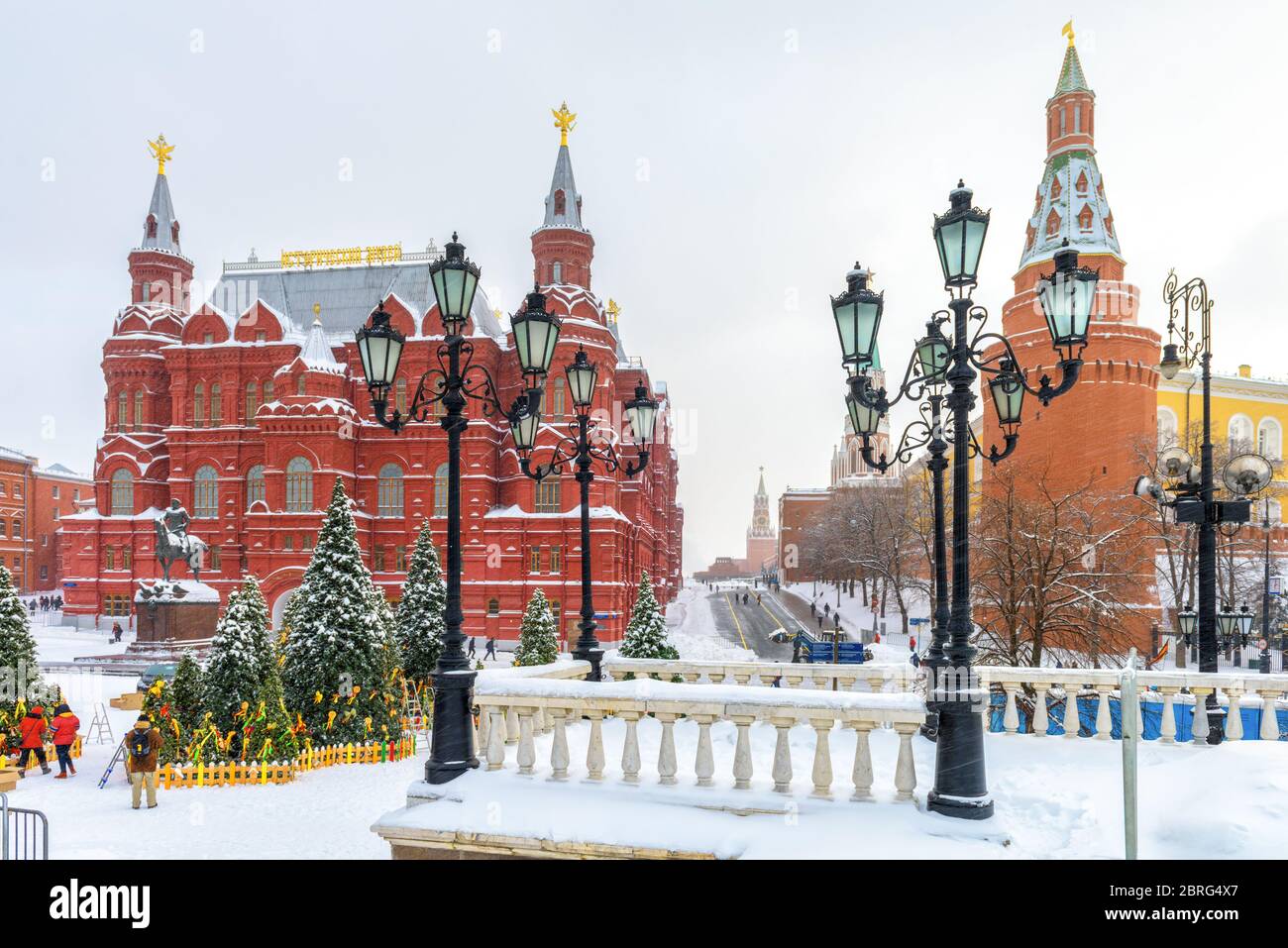 Mosca – 5 febbraio 2018: Panoram di Piazza Manezhnaya in inverno Mosca, Russia. E' un'attrazione turistica della citta'. Vista sul Museo storico e sul vecchio Mosco Foto Stock