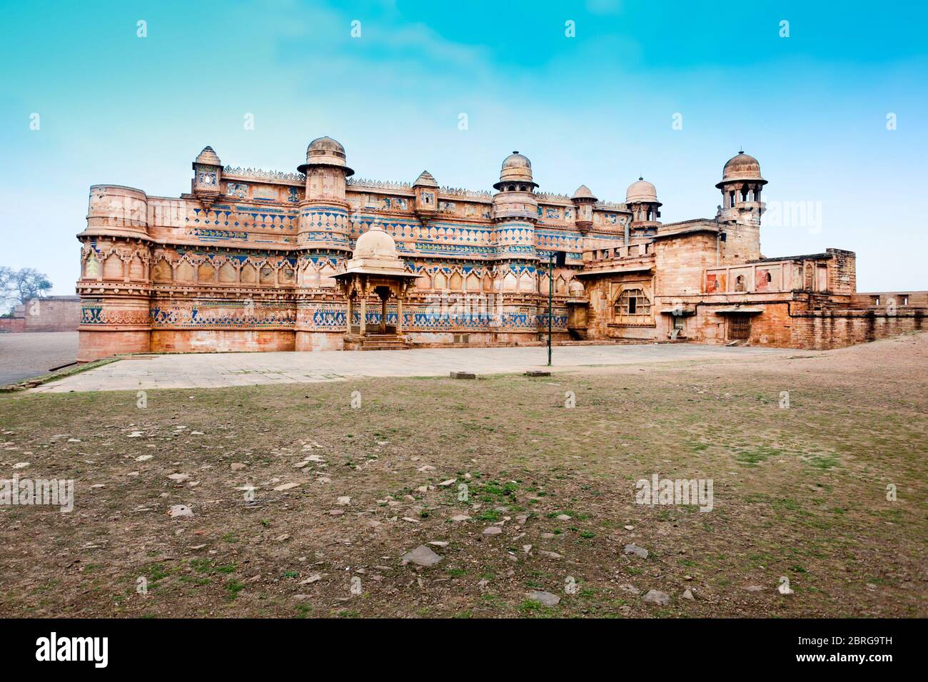 Il Forte di Gwalior (o Gwalior Qila) è un forte di collina nella città di Gwalior, nello stato federato del Madhya Pradesh Foto Stock