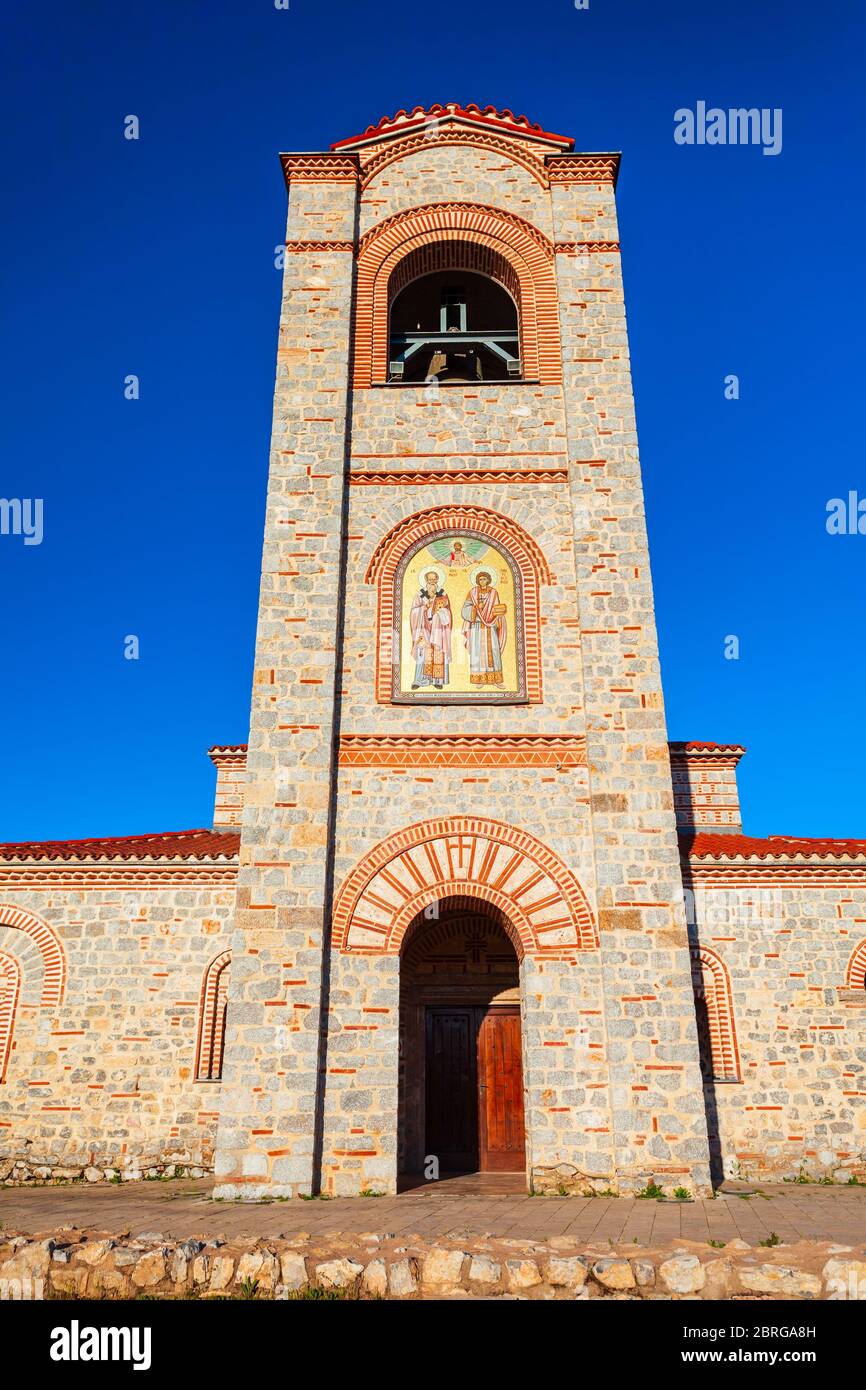 Campanile della Chiesa dei Santi Clemente e Panteleimon, una chiesa bizantina nella città di Ohrid, nel nord della Macedonia Foto Stock