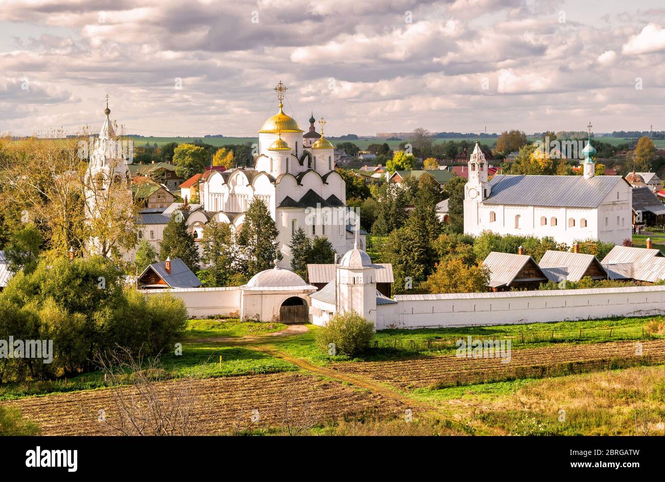 Convento dell'intercessione (monastero di Pokrovsky) nell'antica città di Suzdal, Russia. Anello d'oro della Russia. Foto Stock