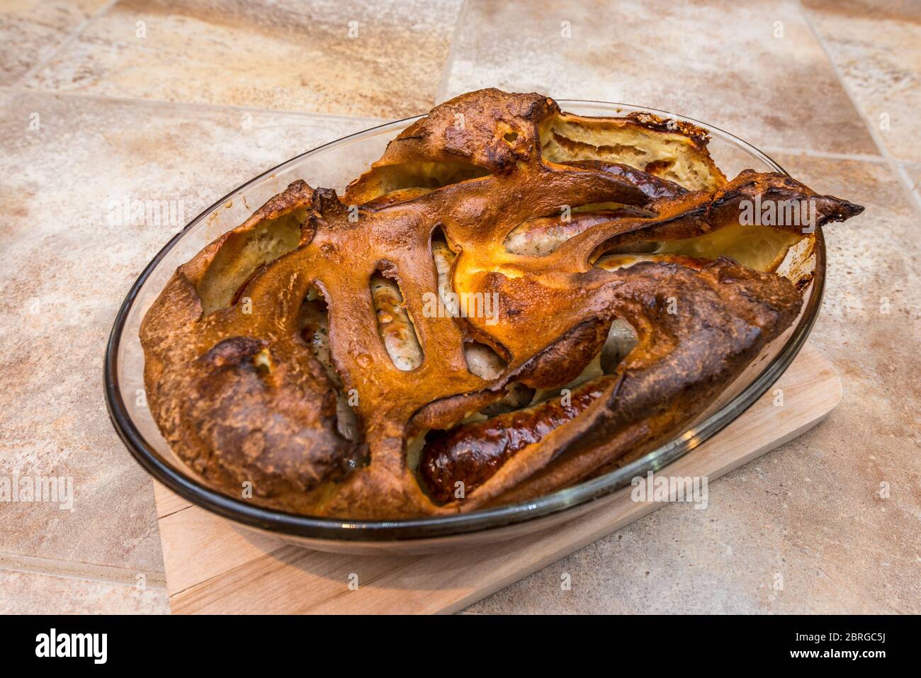 toad in the hole, cibo, yorkshire pudding, cena, pasto, salsicce, pastella, Foto Stock