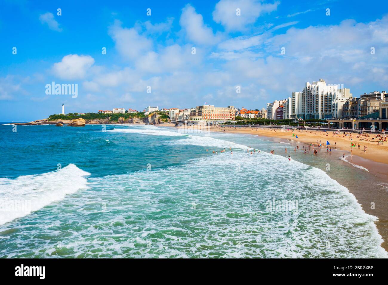 La Grande Plage è una spiaggia pubblica a Biarritz città sul Golfo di Biscaglia sulla costa atlantica della Francia Foto Stock