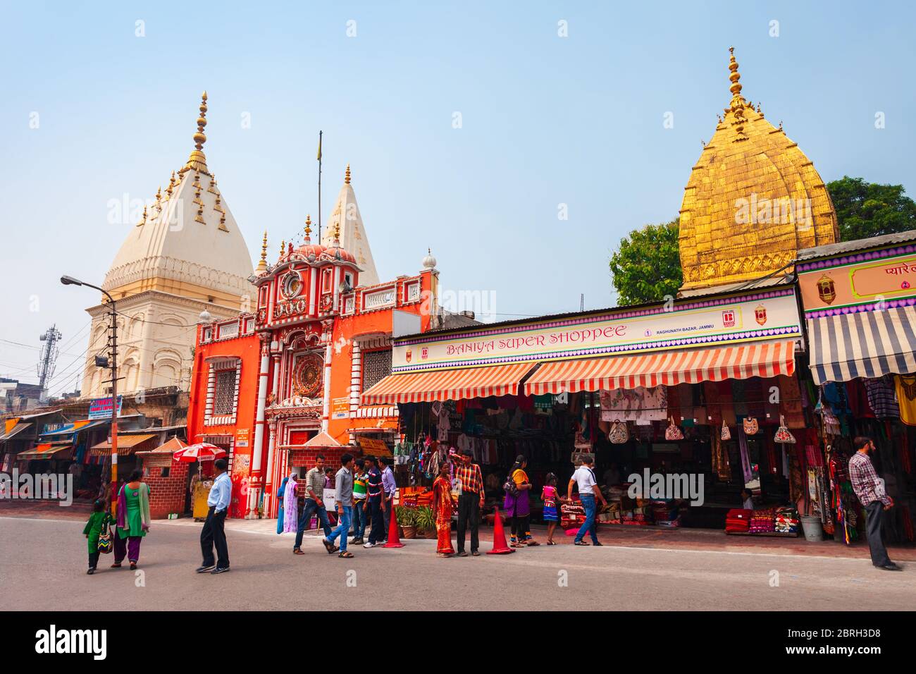 JAMMU, INDIA - 06 OTTOBRE 2013: Il Tempio di Raghunath è un tempio indù situato nella città di Jammu, India del nord Foto Stock