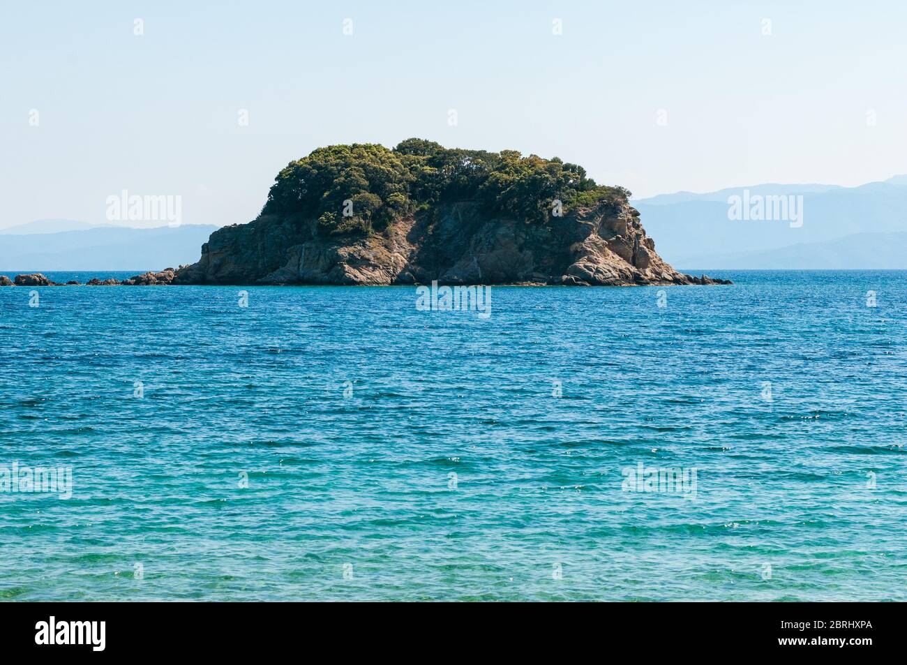Immagini scattate sulla bellissima isola di Skiathos, situata nelle acque blu del Mar Egeo. Foto Stock