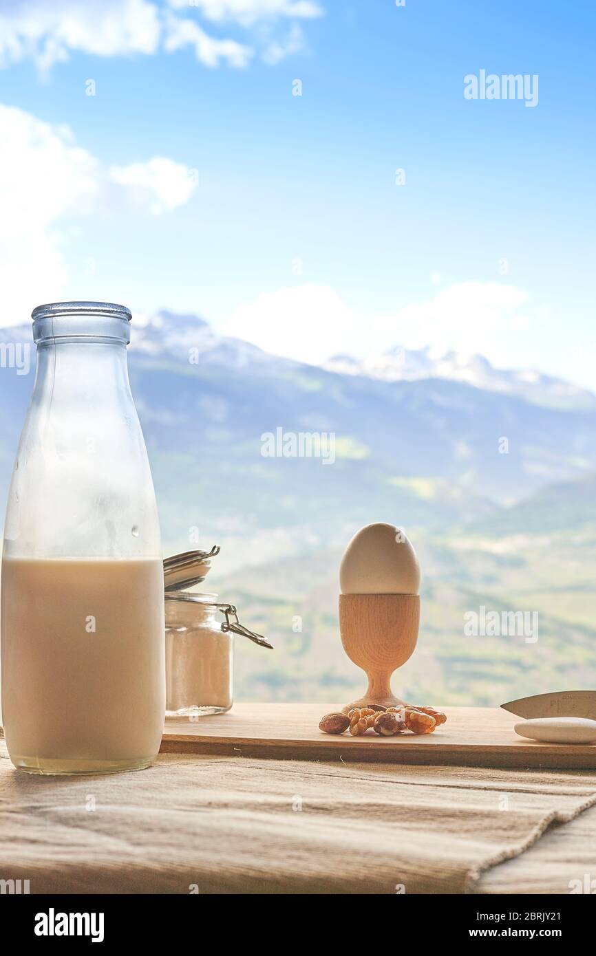 Energia prima colazione in giornata di sole in Svizzera Alpi Foto Stock