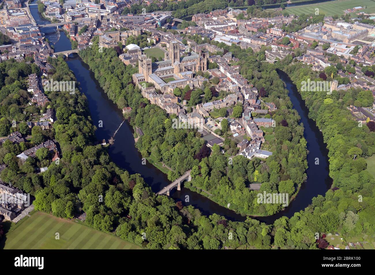 Vista aerea della città di Durham, che si trova in un anello del fiume Wear, contea di Durham Foto Stock