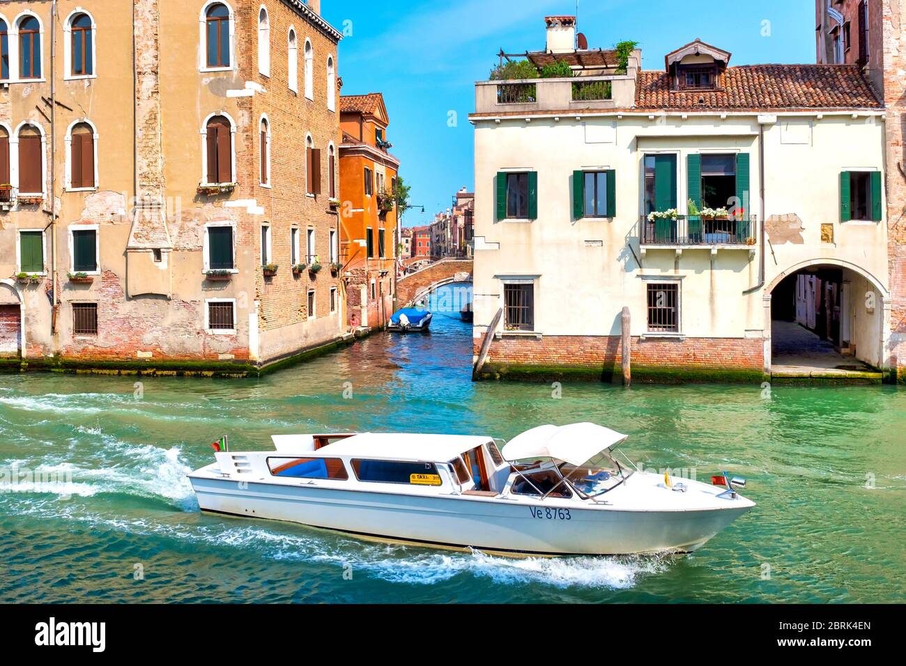 Taxi acqueo nel canale della Misericordia, Venezia, Italia Foto Stock