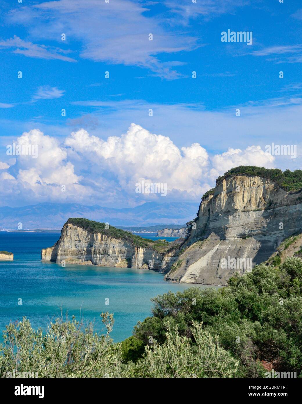 Capo Drastis all'isola di Corfù in Grecia. Capo Drastis è un paesaggio naturale incontaminato e selvaggio di capo nella splendida isola Ionica. Foto Stock
