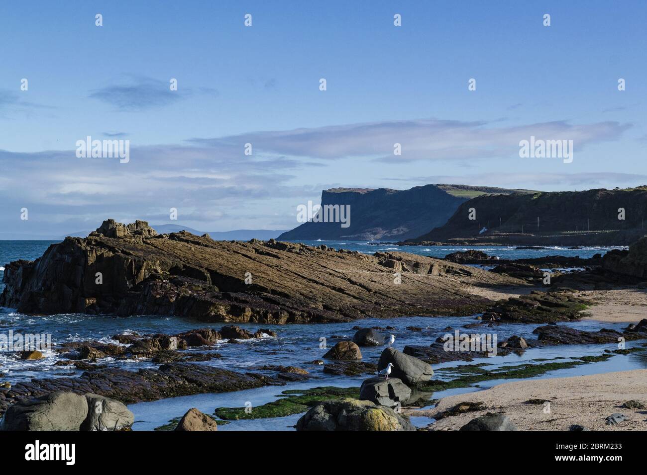 Ballycastle Beach, Irlanda del Nord. Giornata di sole durante l'inverno. Foto Stock