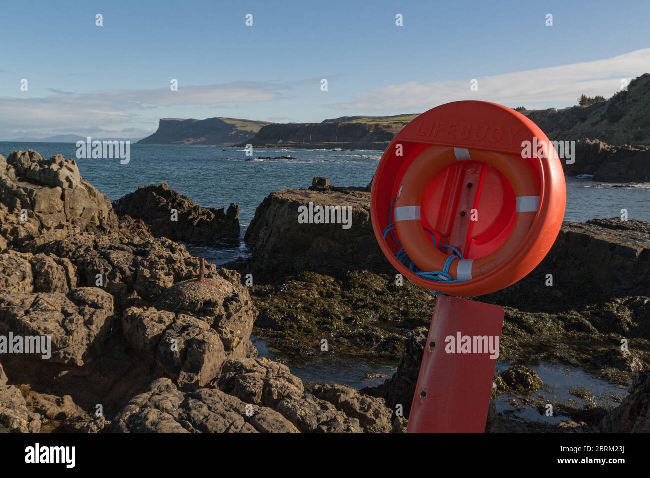 Ballycastle Beach, Irlanda del Nord. Giornata di sole durante l'inverno. Foto Stock