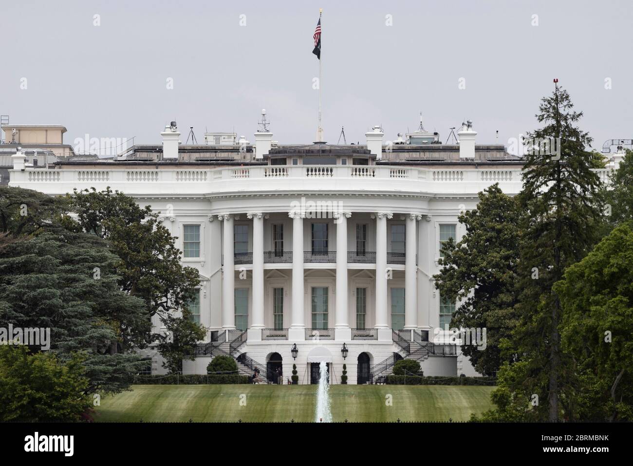 Washington, Stati Uniti. 21 Maggio 2020. La Casa Bianca è vista a Washington, DC, Stati Uniti, il 21 maggio 2020. Giovedì il presidente degli Stati Uniti Donald Trump ha dichiarato che gli Stati Uniti stanno ritirandosi dal trattato sui cieli aperti, l’ultima mossa per abbandonare un importante accordo internazionale sul controllo degli armamenti. Credit: Ting Shen/Xinhua/Alamy Live News Foto Stock