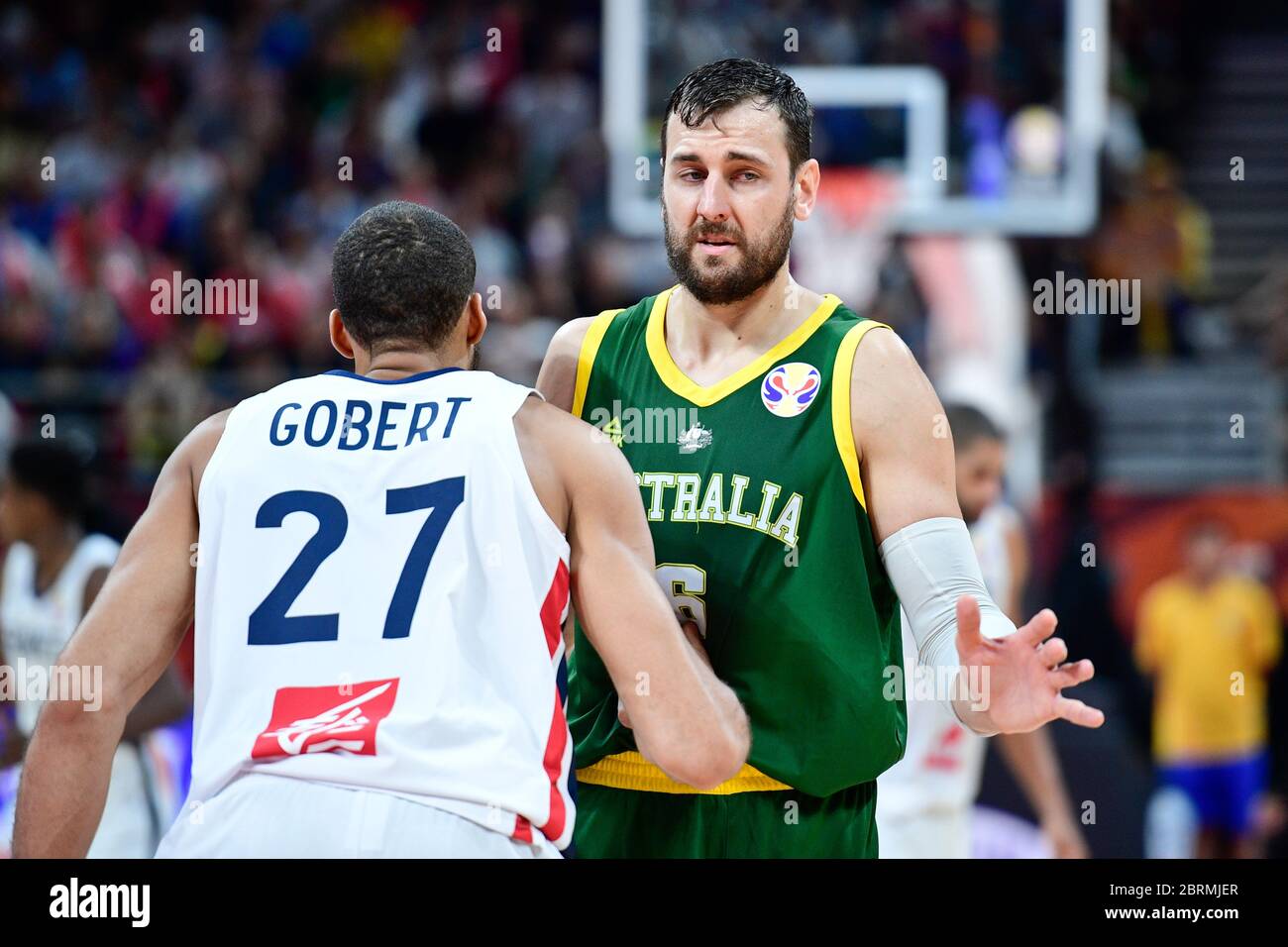 Andrew Bogut (Australia) e Rudy Gobert (Francia). Coppa del mondo di pallacanestro FIBA Cina 2019, Semifinali Foto Stock