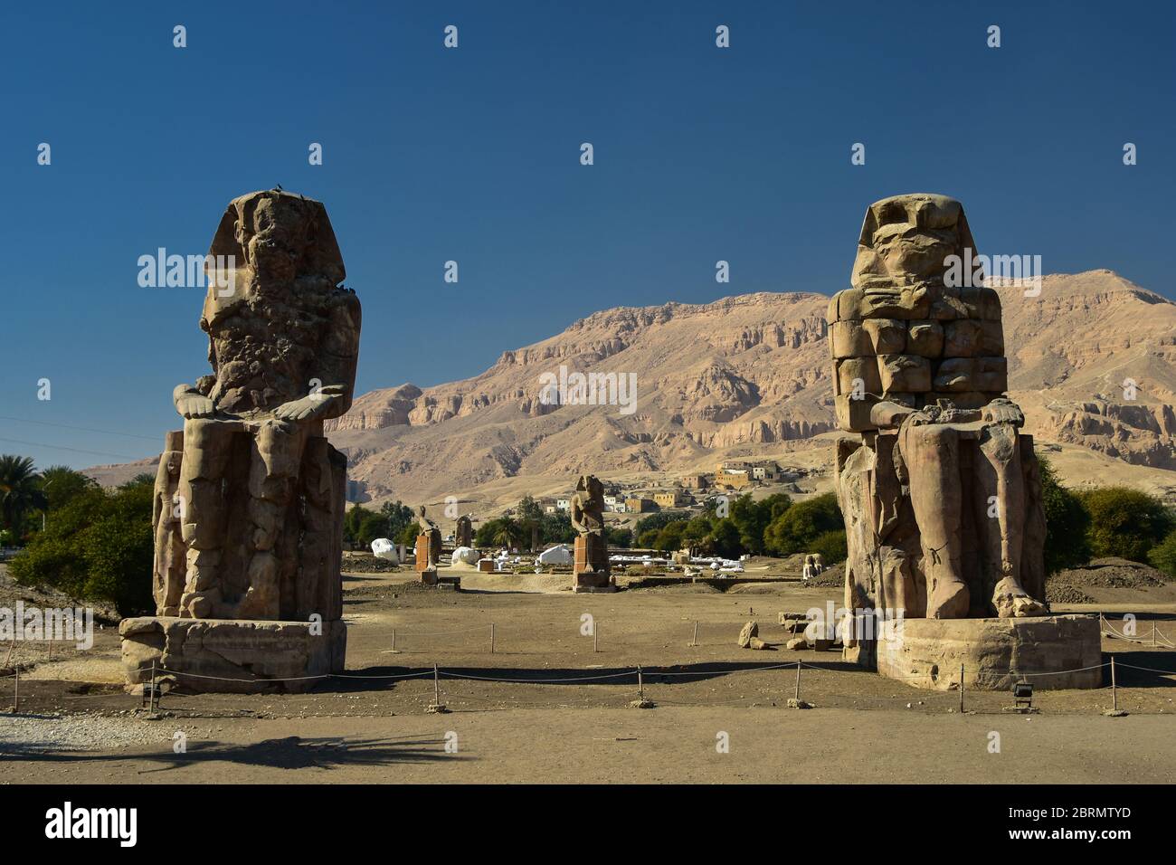 Colossi di Memnon a Tebe, Egitto Foto Stock