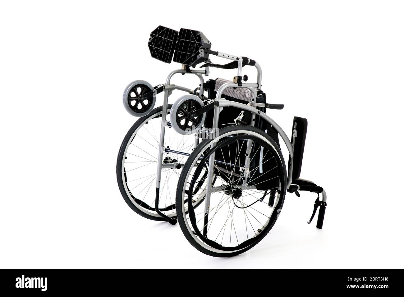 Sedia a rotelle isolata su sfondo bianco, sedia a rotelle isolata sotto lo sfondo bianco / Foto Stock