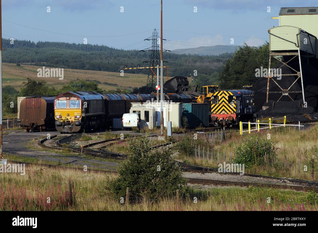 66172 "Paul Melleney" con UN MGR e 08613 alla laveria di Onllwyn. Foto Stock