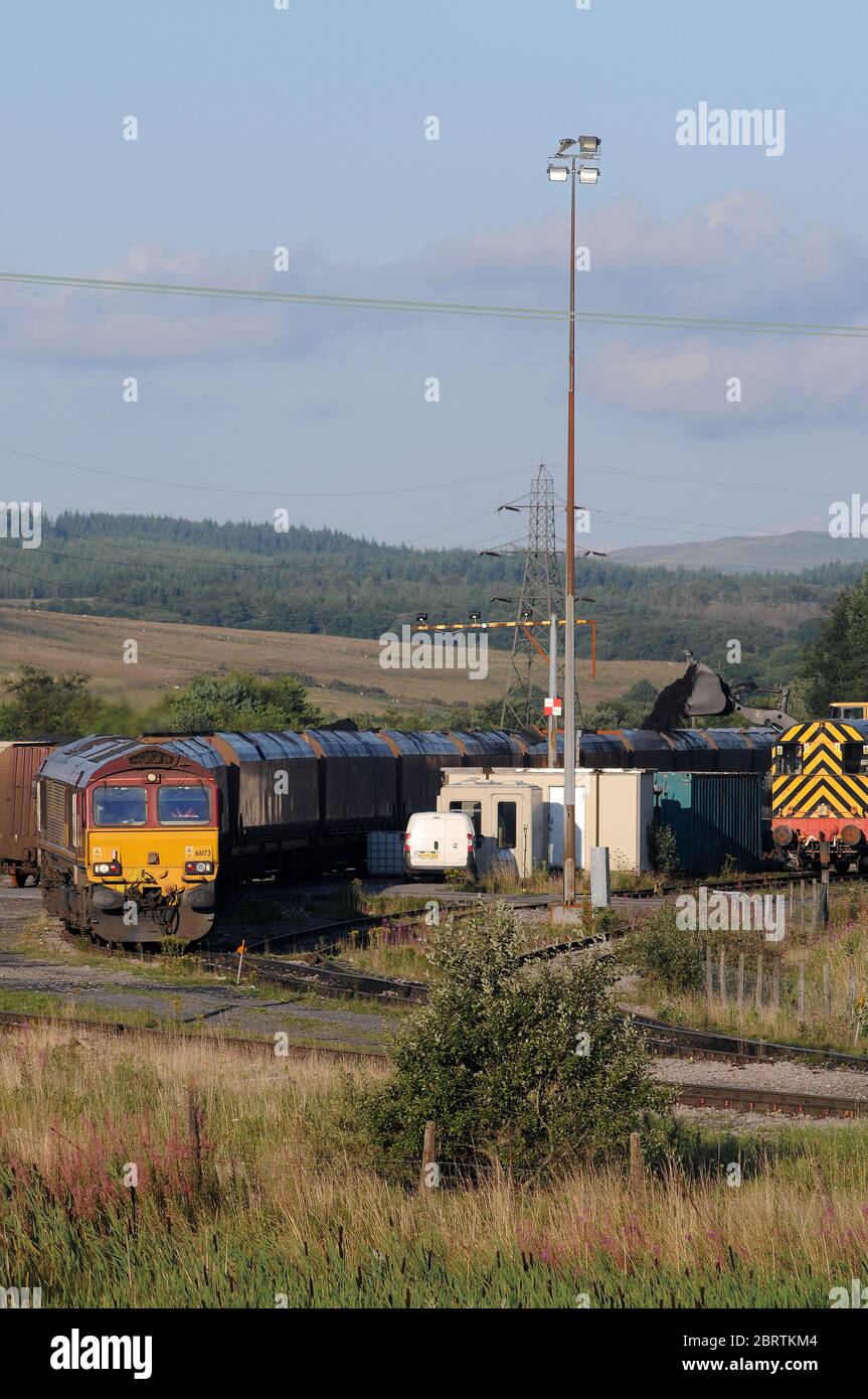 66172 "Paul Melleney" con UN MGR e 08613 alla laveria di Onllwyn. Foto Stock