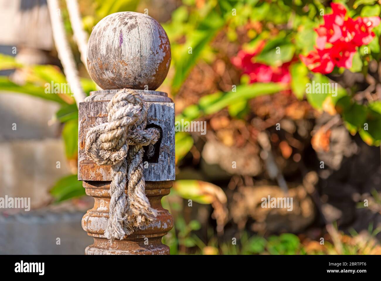 Interni esterni in stile asiatico. Dettagli interni da un resort di lusso a 5 stelle. Bali, Indonesia Foto Stock