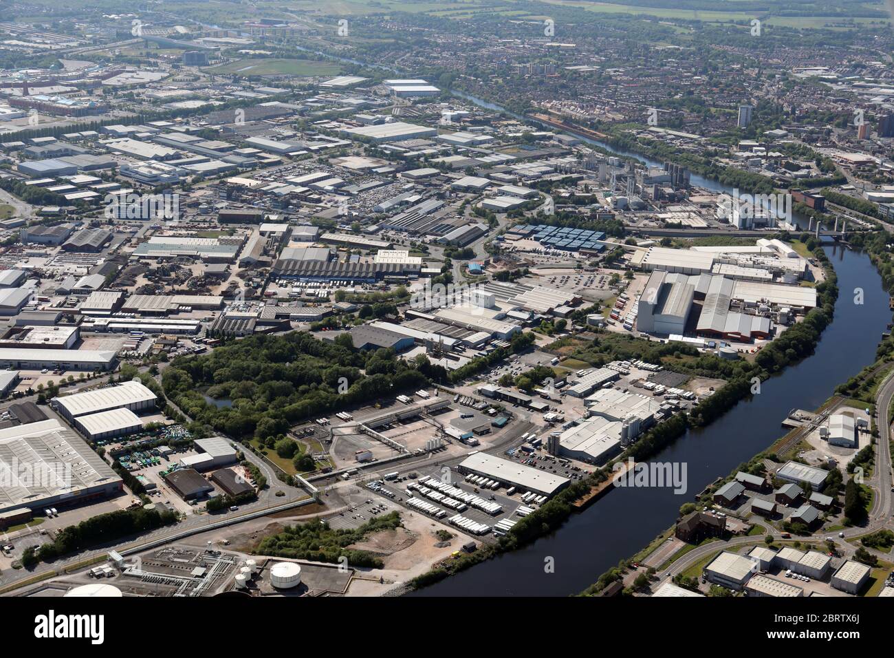 Vista aerea del gigante Trafford Park Industrial Estate visto da est. Manchester, Regno Unito Foto Stock