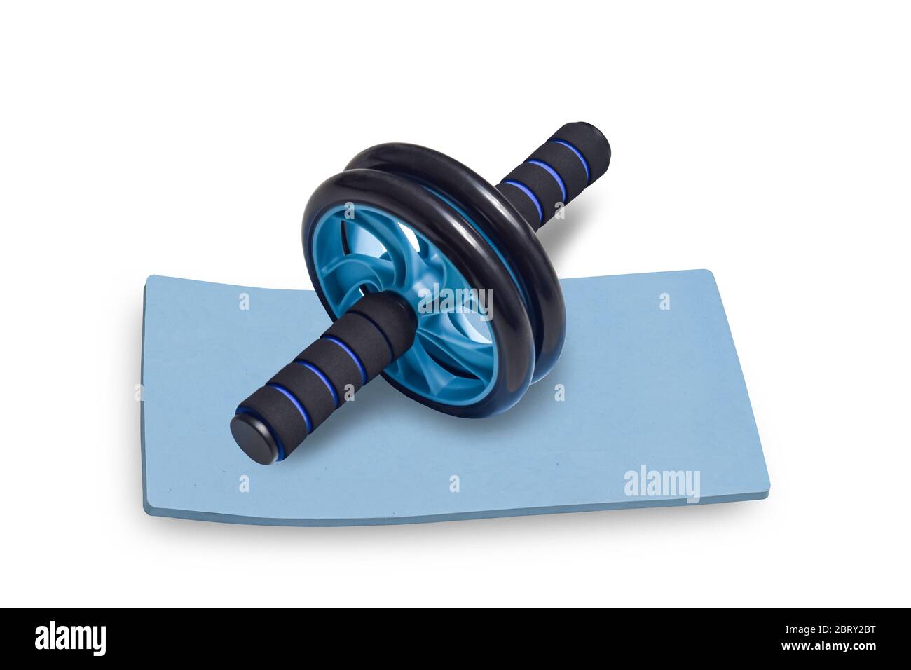 Rotella AB con ginocchiere blu, isolata su sfondo bianco. Rullo di esercitazione Foto Stock