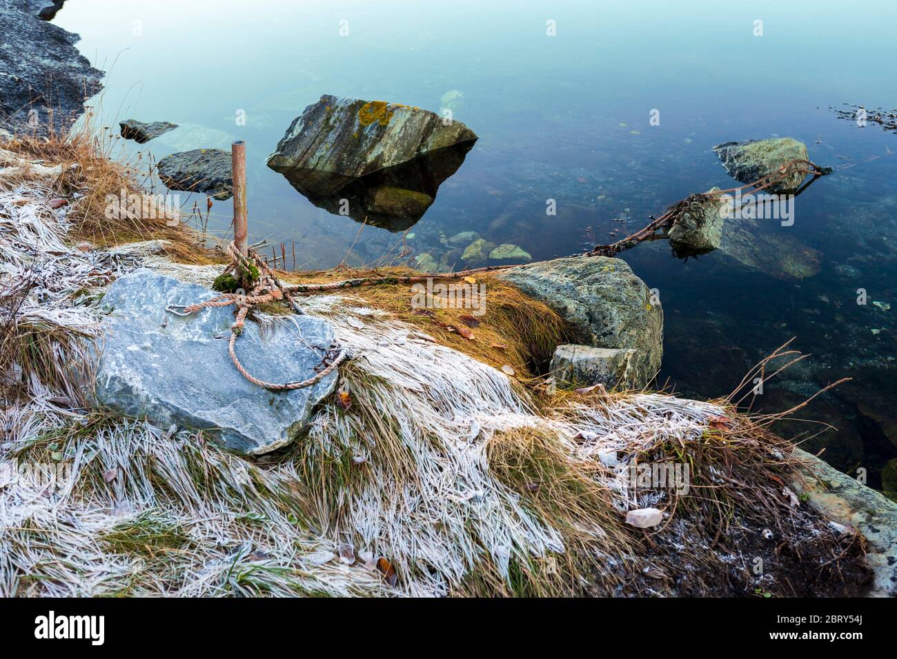 Corda da gelo e ormeggio: Frøkenosen a Brønnøysund, Helgeland, Norvegia settentrionale Foto Stock