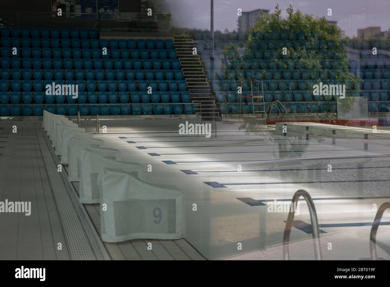 Una piscina vuota presso la piscina internazionale di Cardiff, mentre le strutture ricreative del Galles sono chiuse durante il periodo di chiusura del coronavirus, maggio 2020. Foto Stock