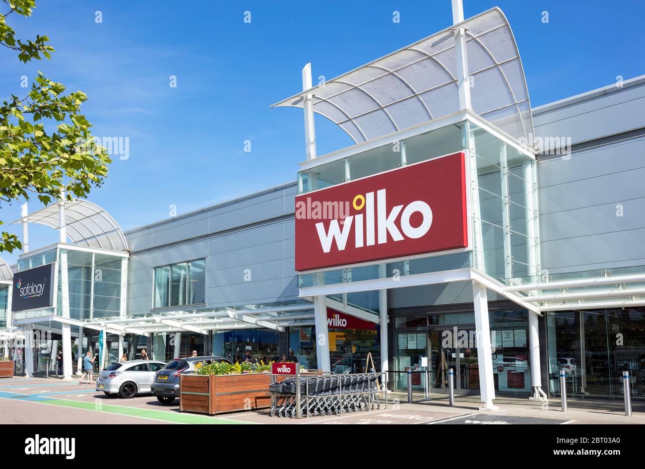 Logo Wilko sul fronte di un negozio Wilko Giltbrook Retail Park, Ikea Way, Giltbrook, Nottingham East Midlands Inghilterra GB Europa Foto Stock