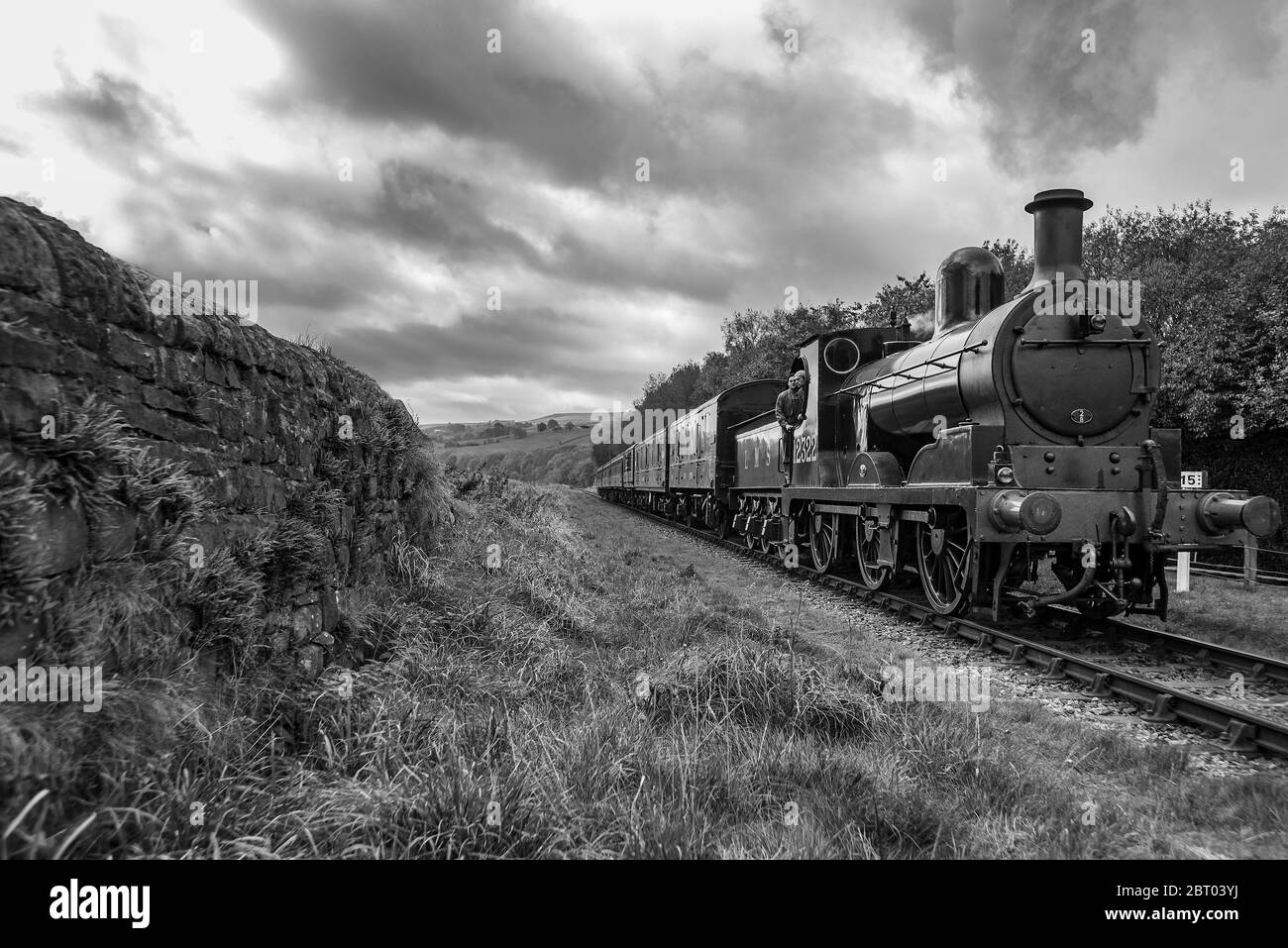 La classe 27 della Lancashire e della Yorkshire Railway (L&YR) di locomotiva a vapore 0-6-0 a Irwell vale si ferma. La ferrovia del Lancashire orientale. Foto Stock