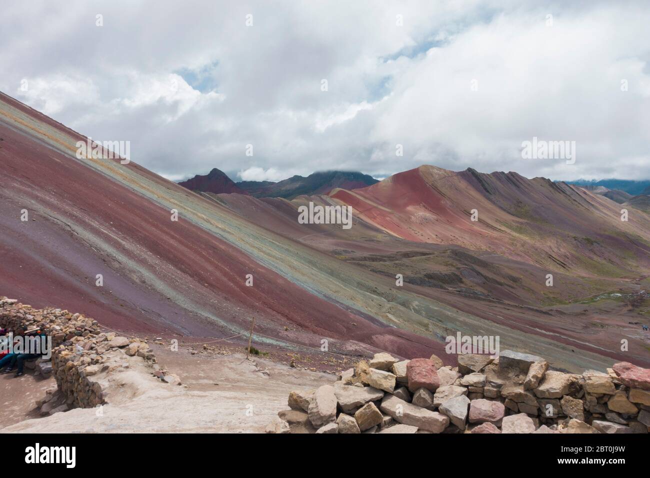 La montagna di Vinicunca, conosciuta anche come la montagna dei sette colori, o montagna arcobaleno nelle Ande peruviane. Foto Stock