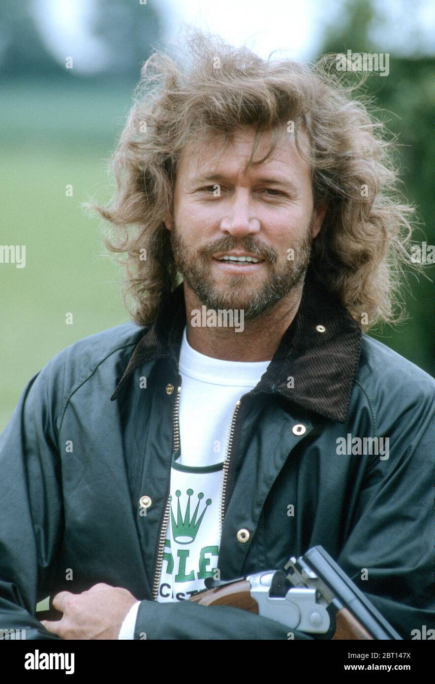 Cantante pop Barry Gibb cantante con la band Bee Gees a un tiro di beneficenza creta piccione, Gleneagles, Scozia 1988 Foto Stock