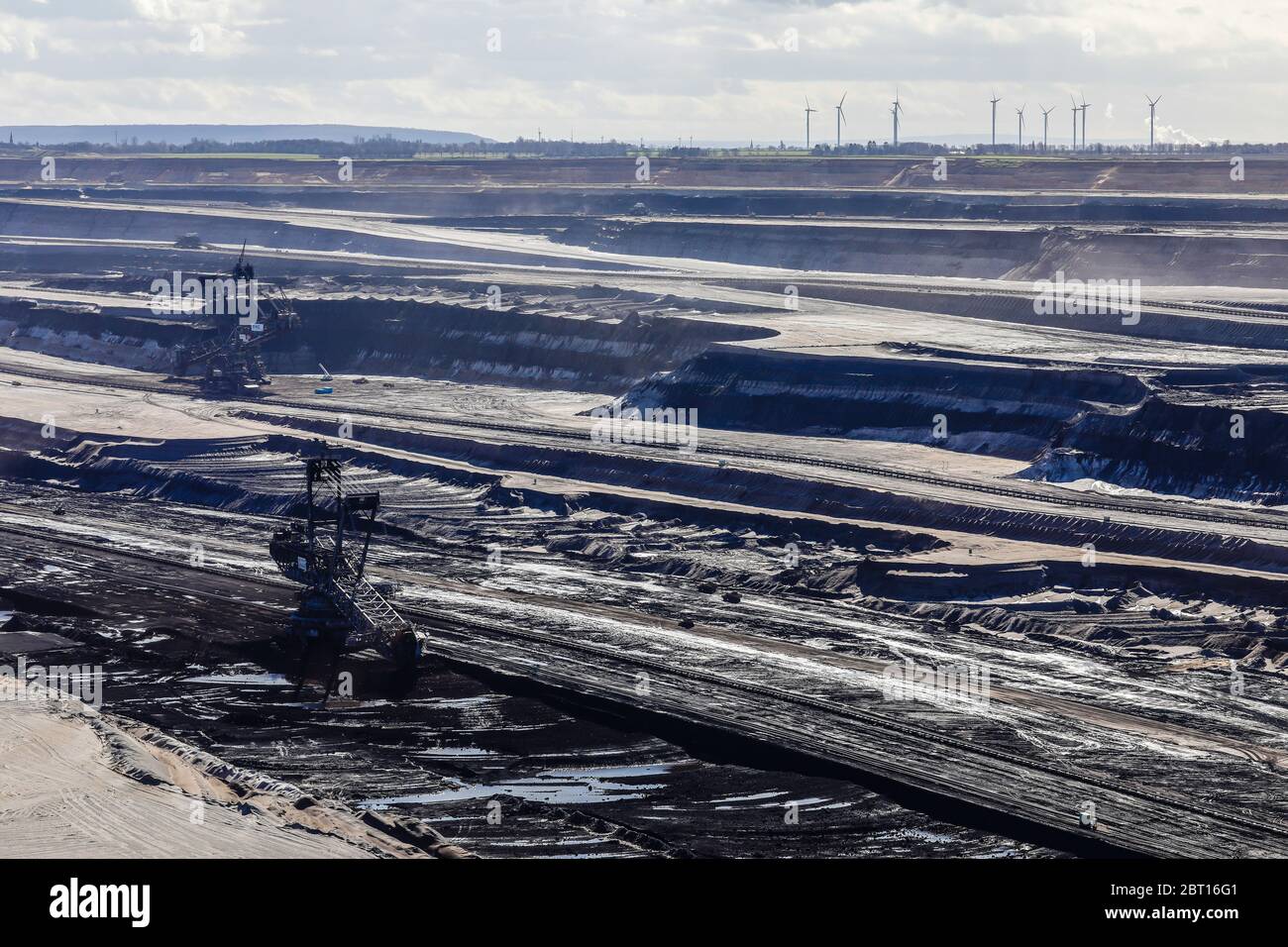 Juechen, Renania Settentrionale-Vestfalia, Germania - Area mineraria di lignite renana, escavatore a pale nella miniera di lignite opencast di RWE Garzweiler. Juechen, N. Foto Stock