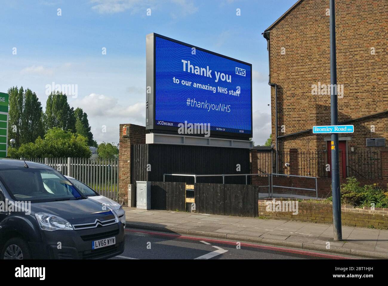 Londra, Regno Unito - 04 maggio 2020: Visualizzazione di annunci leggeri con nota di ringraziamento per NHS, esposto a Lewisham Street durante l'epidemia di coronavirus Covid-19 Foto Stock