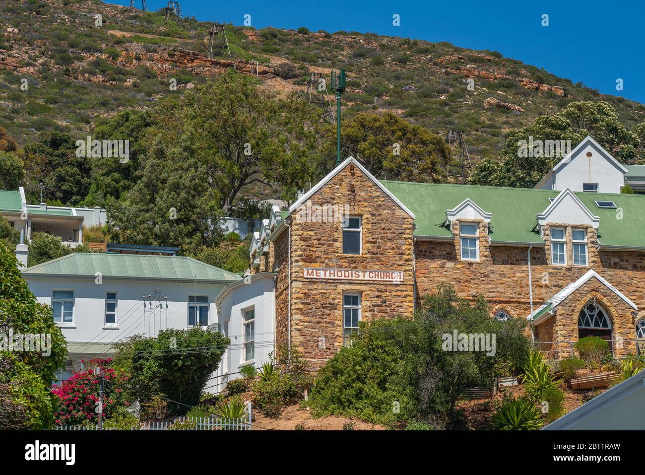 La città di Simonstown vicino a Capetown con la chiesa metodista di architettura in stile coloniale Foto Stock