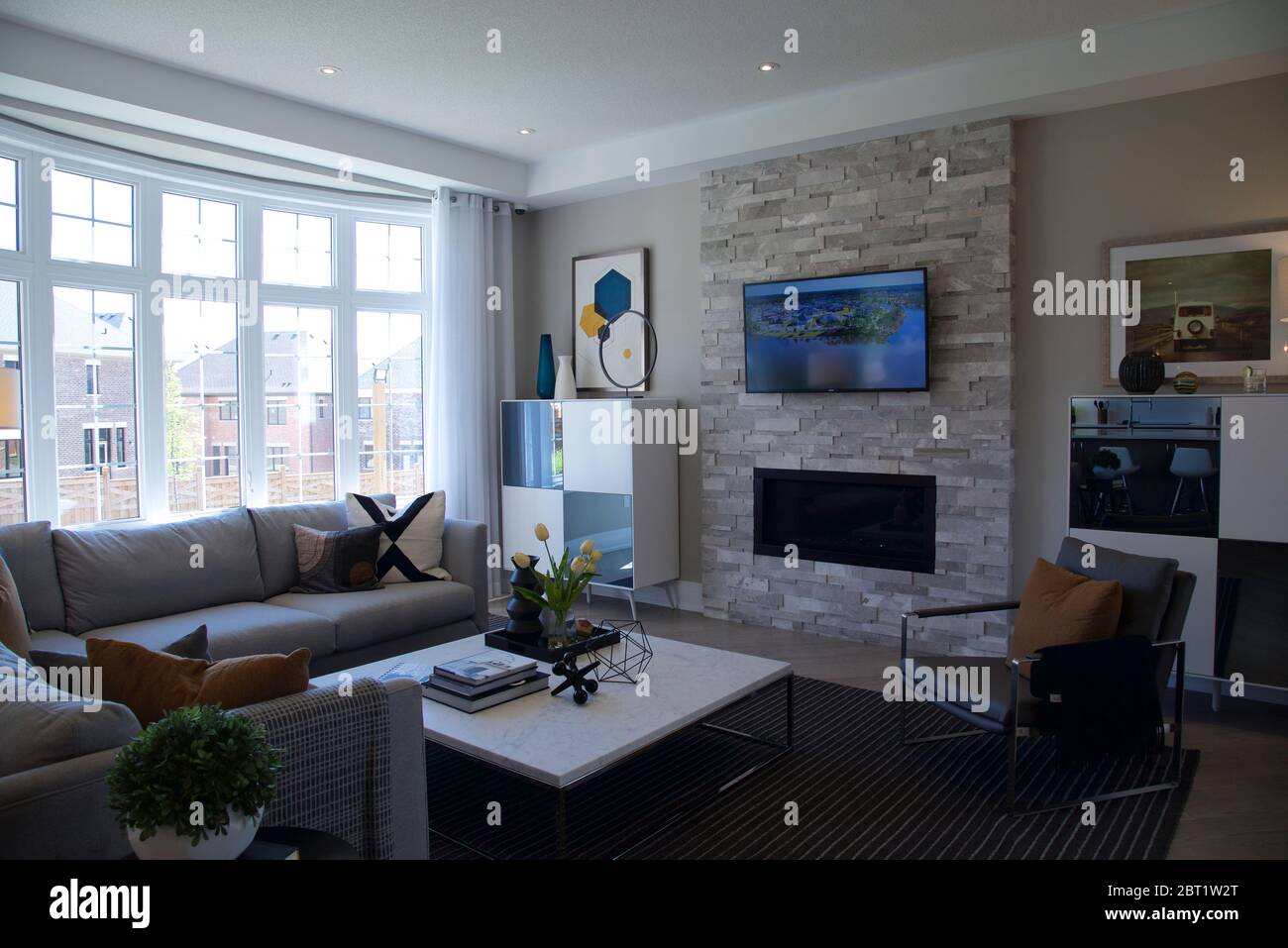 Kleinburg, Ontario / Canada - 08/31/2019: Foto del soggiorno - Fotografia interna, soggiorno interno. Foto Stock