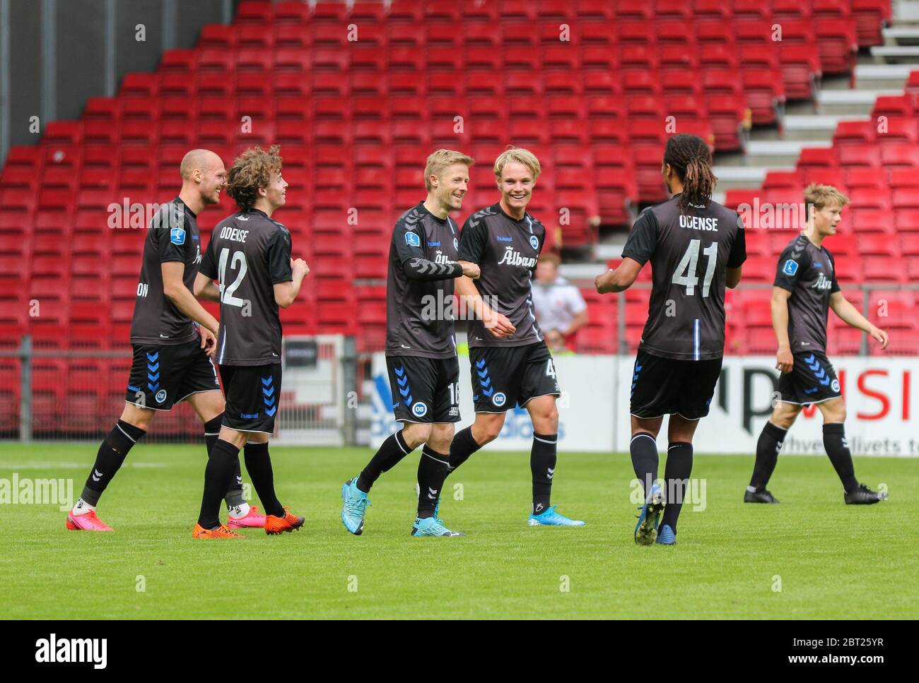 Copenaghen, Danimarca. 22 maggio 2020. L'assistente di 40 anni di Odense Boldklub Henrik H. Hansen (16) ha fatto ritorno durante la partita di allenamento tra il FC Copenhagen e l'OB a Telia Parken. Qui ha appena segnato per 2-2. Credit: Gonzales Photo/Alamy Live News Foto Stock