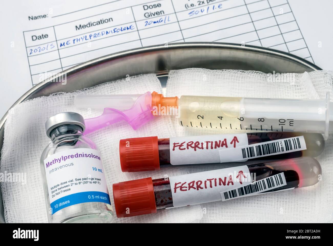 Farmaco metilprednisolone per pazienti covid-19 con elevata ferritina ematica, immagine concettuale, contenitori di farmaci generici senza marchio e ipotetici Foto Stock