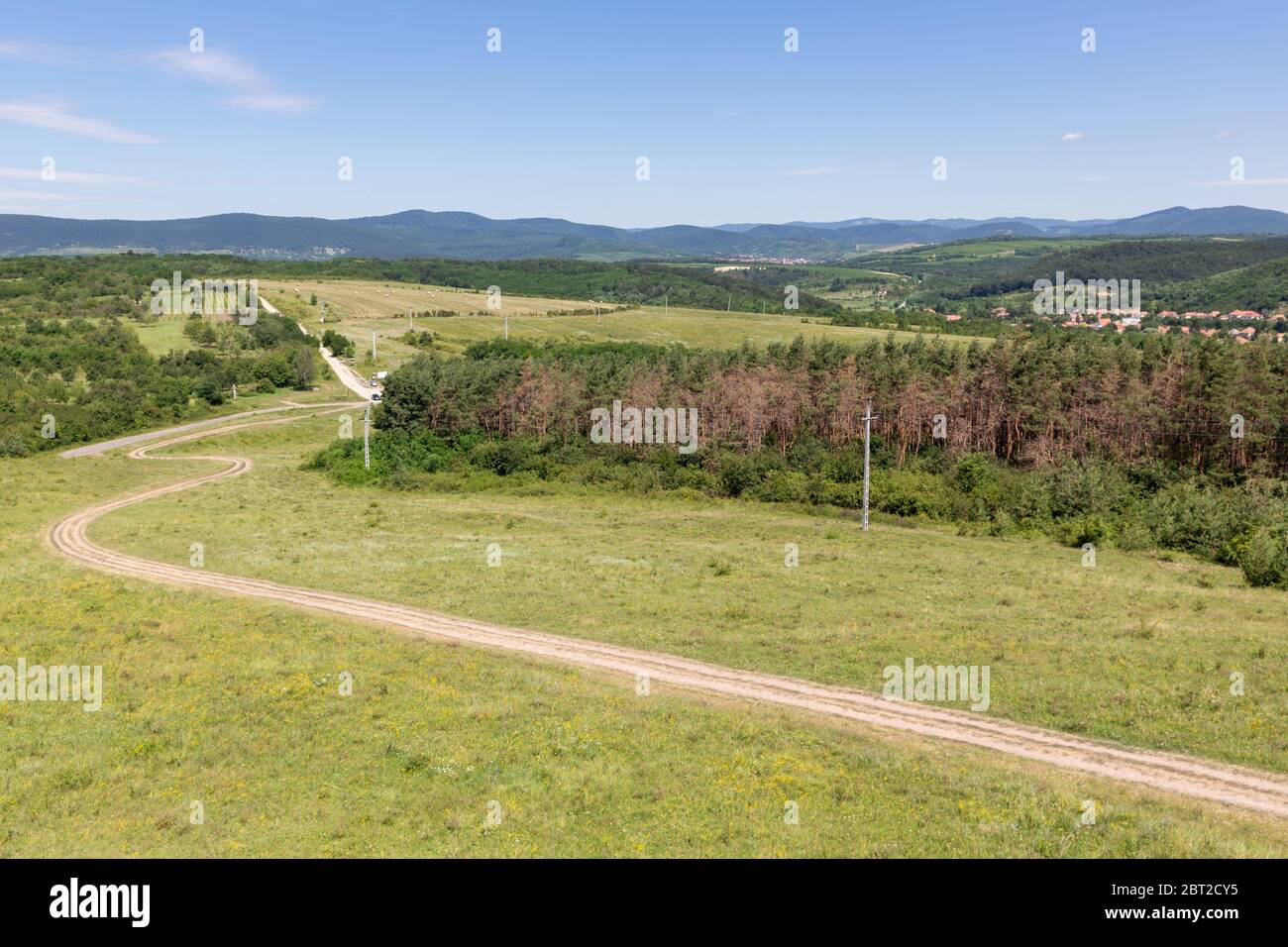 Paesaggio rurale Ungheria vicino Eger con campi, boschi e montagne Foto Stock