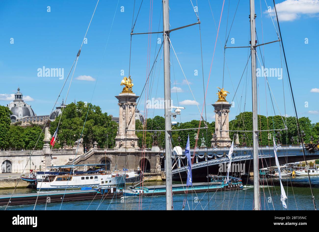 Il Petit Palais e il Pont Alexandre III - Parigi, Francia Foto Stock