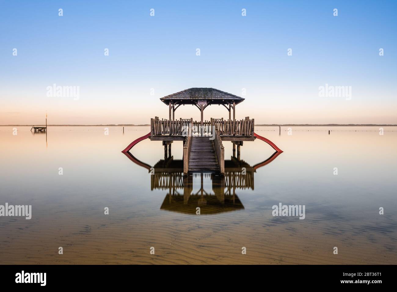 Capanna di legno nel Lago Biscarrosse, Landes, Gironde, Francia Foto Stock
