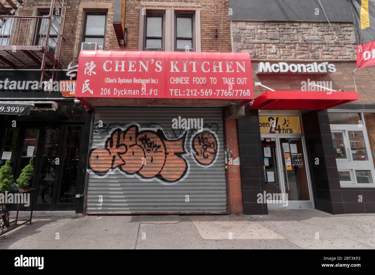 Un ristorante cinese chiuso; molti hanno chiuso a causa di infondate paure che la gente cinese ha il coronavirus o covid-19 nella pandemia Foto Stock