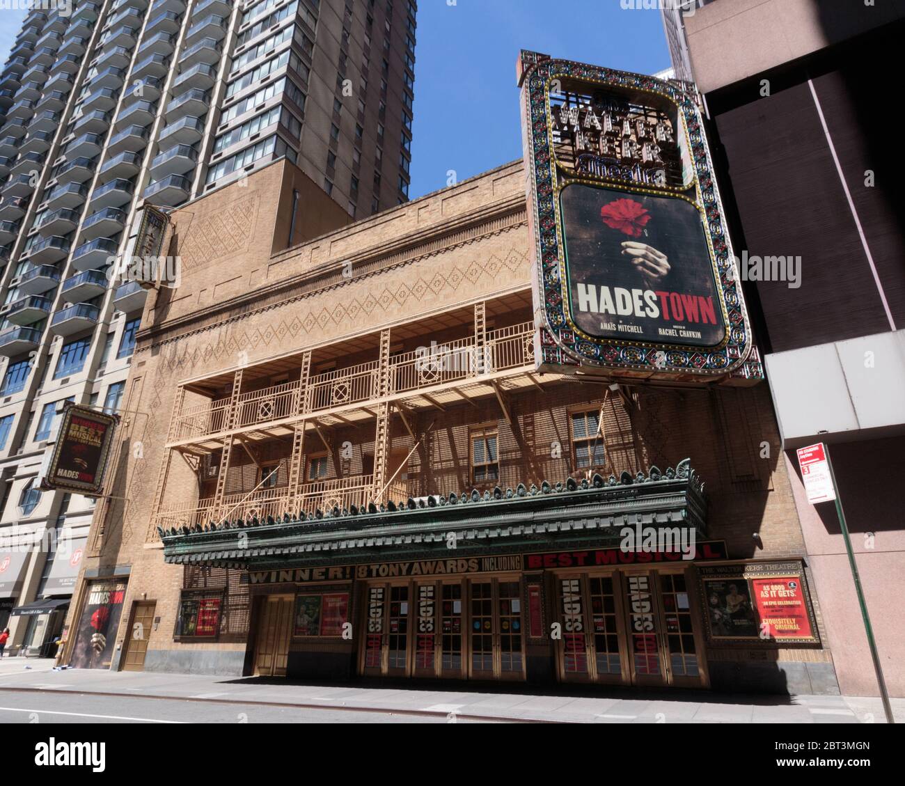 Il Walter Kerr Theater chiuso dove il musical di Broadway Hadestown suonava fino al coronavirus o covid-19 pandemic hit. Foto Stock