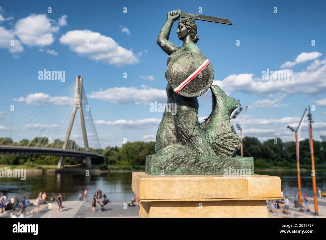 La Sirenetta di Varsavia chiamò Sirenka sulla riva del fiume Vistola a Warszawa Foto Stock