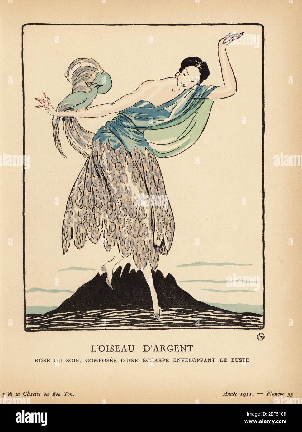 Donna in abito da sera composta da una sciarpa di crepe Josine che avvolge il busto e gonna in pizzo d'argento. L'uccello d'argento. La jupe est de dentelle dargent. Le corsage, fait dun enroulement de crepe Josine, se termine en echarpe passant sur lepaule gauche et retombant a la taille. Piastra 33, numero 5, 1921. Litografia di LHom di Lucien Vogels le Bon Genre: 100 piatti da Gazette du Bon Ton, Brentanos, Parigi, 1922. Foto Stock