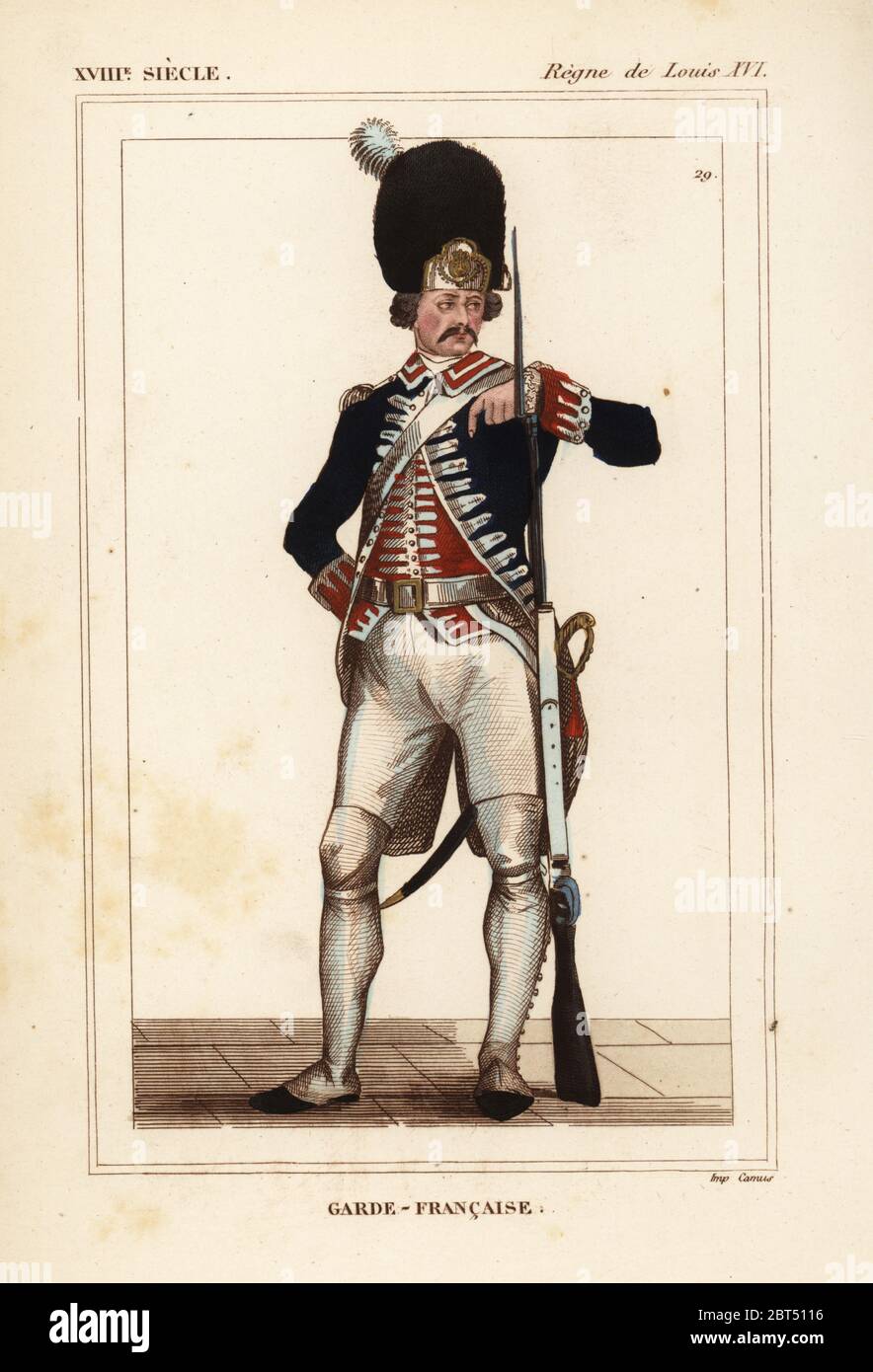 Uniforme militare delle guardie francesi, Garde-Francaise, 1789. Litografia Handcolored da Le Bibliophile Jacob aka Paul Lacroix i costumi Historiques de la France (costumi storici della Francia), Amministrazione de Librairie, Parigi, 1852. Foto Stock