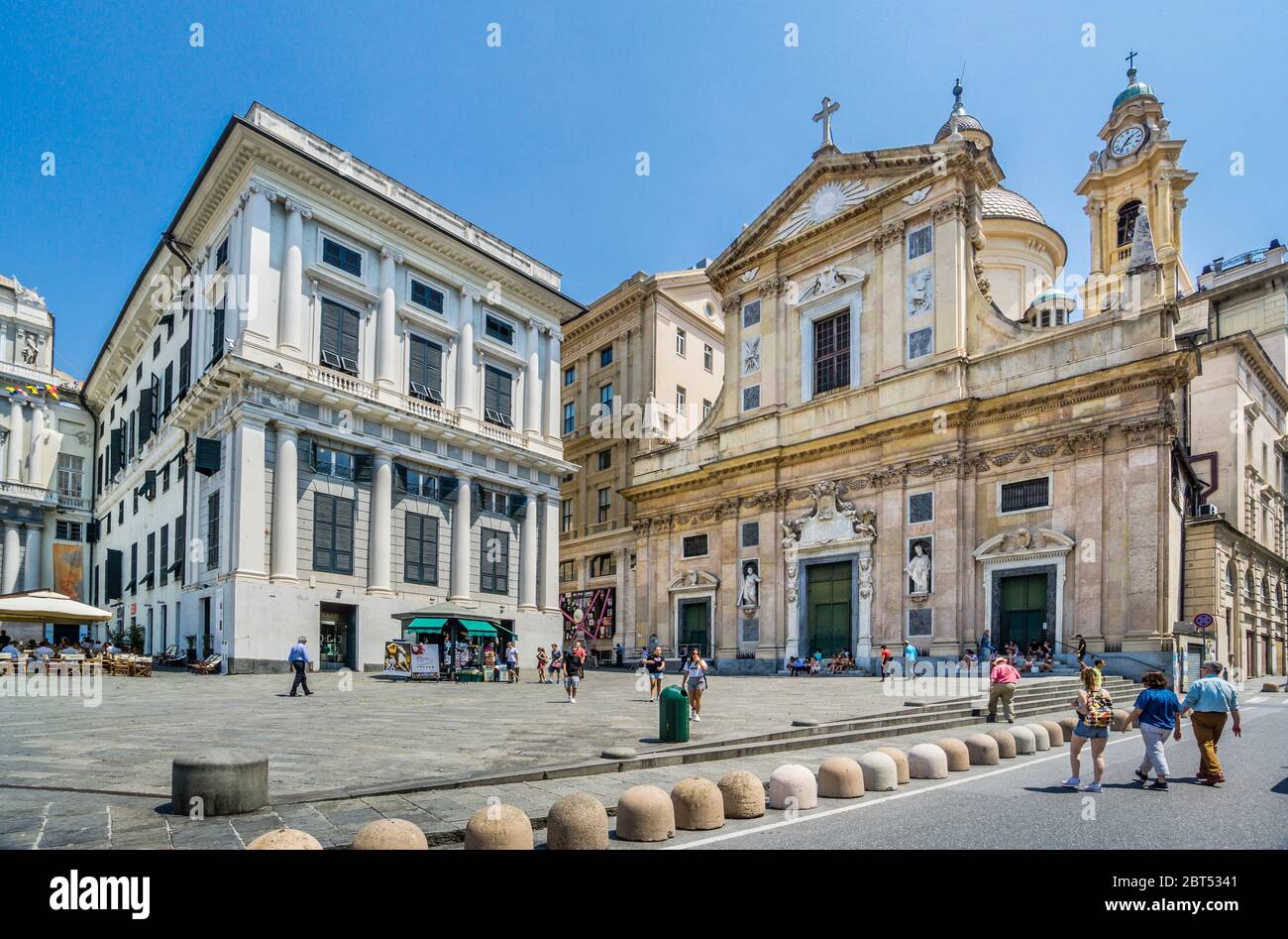 Chiesa di Gesù e Santi Ambrogio e Andrea in Piazza Matteotti nel cuore della storica Genova Foto Stock